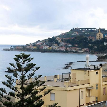 H11 Arma Vista Mare Panoramica Apartment Arma di Taggia Exterior photo